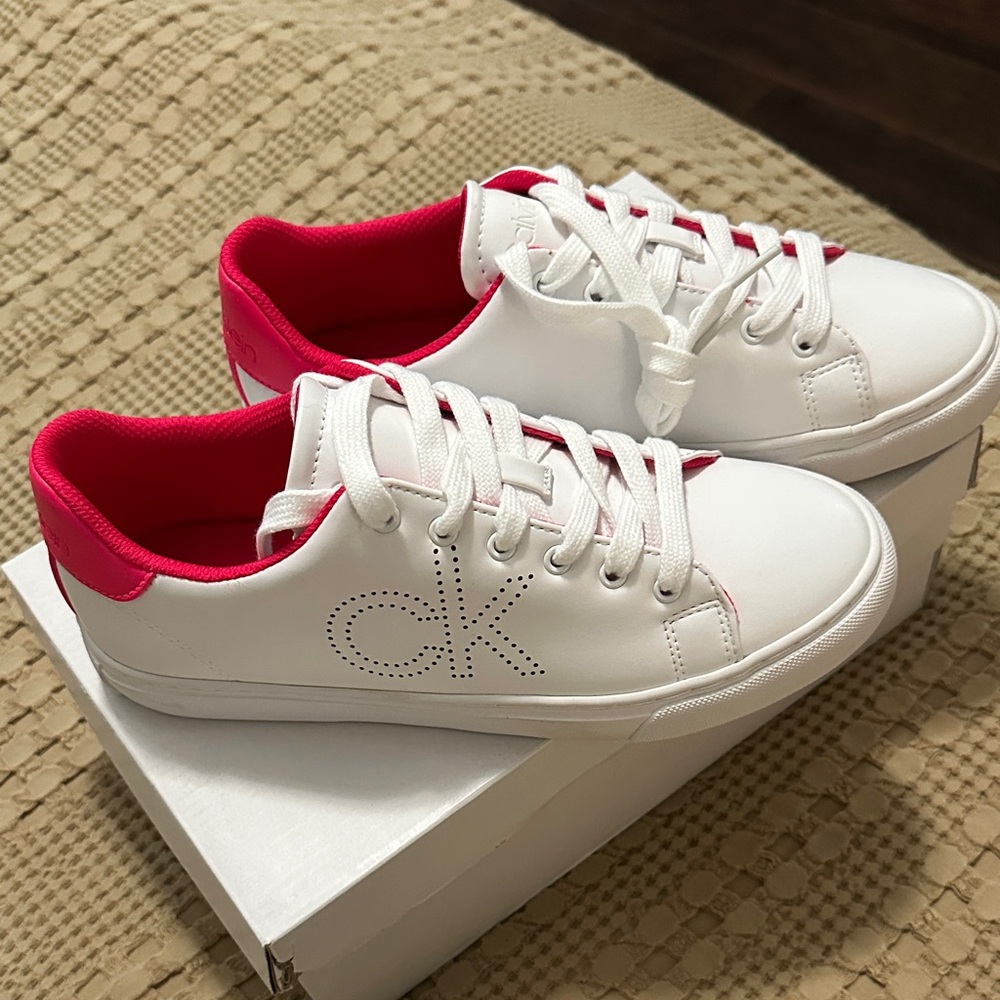 NIB Calvin Klein Women’s Perforated CK Logo White & Pink Sneakers Size 8.5